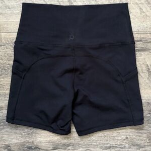 OFFLINE
by Aerie
THE HUGGER | MOULANT
BIKE SHORT I SHORTS